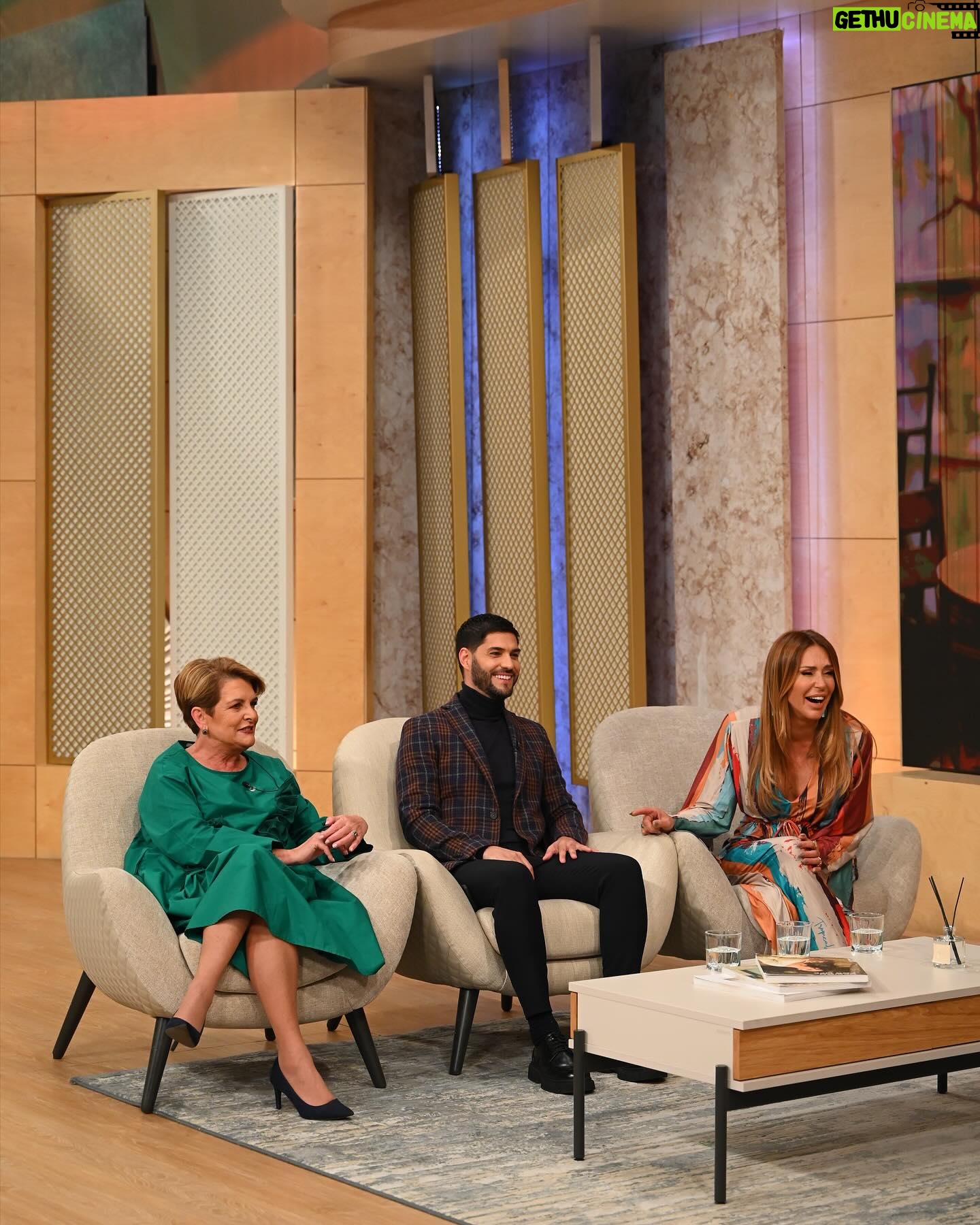 Luísa Castel-Branco - 664 Likes - Hoje no @doisas10tvi foi muito boa a conversa entre amigos❤️. @claudio_ramos @mercheromero.oficial @goncaloquinaz Vestido- @mhelmoda Xaile - @sonhosdala