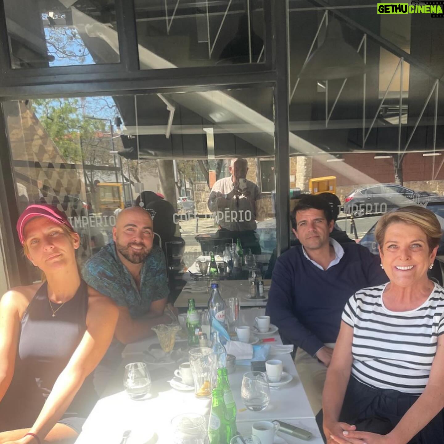 Luísa Castel-Branco - 6.6K Likes - Hoje faço 70 anos! Aqui com os primeiros amores da minha vida! Logo estarei com os netos todos❤️❤️❤️❤️❤️🙏🙏🙏🙏🙏