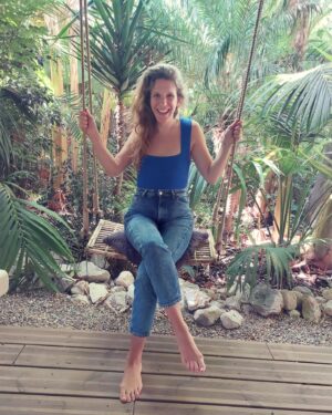 Luísa Sobral Instagram - Hoje faço 36 anos.
Ando há meses sem saber se tenho 35 ou 36 e sem querer fazer a conta por achar absurdo não me lembrar da minha própria idade. Ontem não deu mais e tive mesmo de a fazer para saber o número a celebrar no dia seguinte. Fiquei feliz. Tinha quase a certeza de já ter feito os 36. Num só dia ganhei um ano. 
Não julguem a minha memória. 4 filhos em 6 anos, e sim são mesmo 4 que acabei de os contar, podem causar danos irreparáveis.

@salvaterracountryhouse