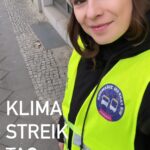 Luisa Neubauer Instagram - Was passiert heute in Deutschland? Eine richtig schöne Geschichte. Wir streiken zusammen für eine echte Verkehrswende. Wir haben die Lösungen, jetzt muss die Regierung das Geld bereit stellen. Es könnte richtig gut sein. #WirFahrenZusammen