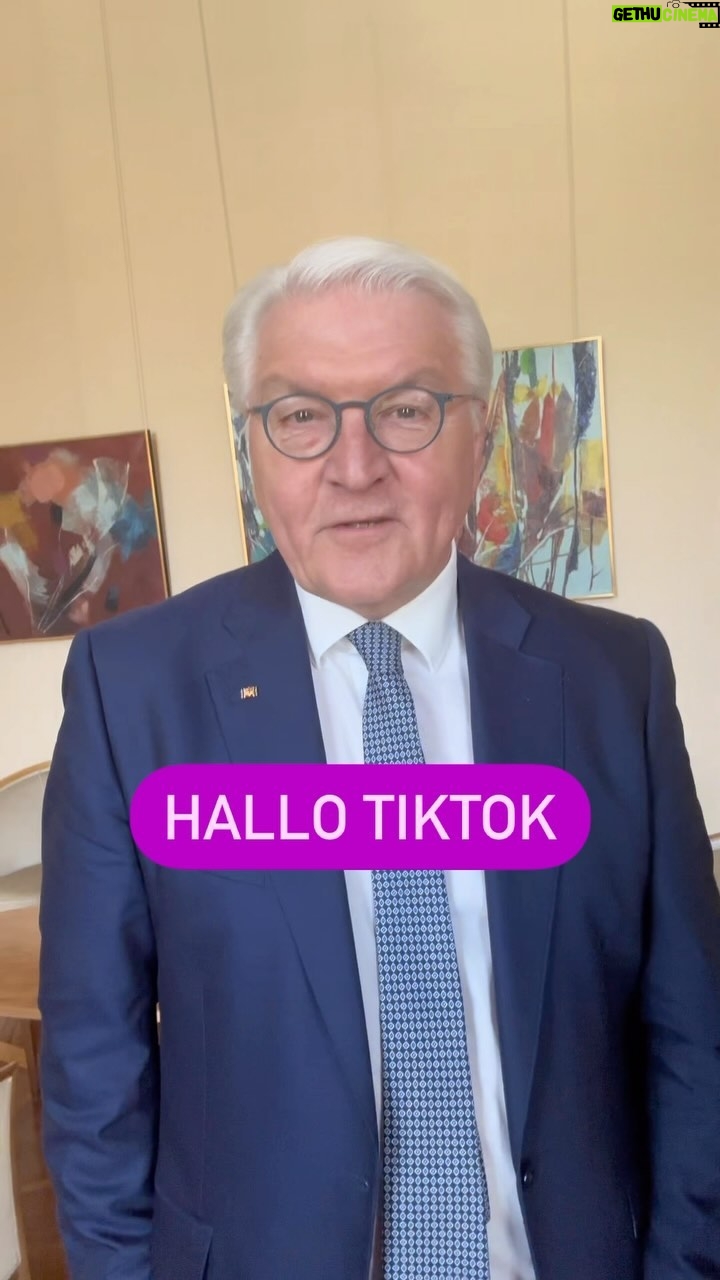 Luisa Neubauer Instagram - Find me on TikTok: @luisamneubauer 🎈 Wir bringen die Demokratie und den Planeten zurück zu TikTok, wir nennen es #ReclaimTikTok. In 100 Tagen ist Europawahl und bis dahin lasst mal dafür sorgen, dass die Plattform, auf der immer mehr Leute immer mehr Zeit verbringen nicht komplett an die Nazis verloren geht. Macht euch einen Account, nutzt den Hashtag #ReclaimTikTok, liked guten Kram und haltet dagegen, wenn die Rechtsextremen ihre Propaganda verbreiten. Wir gehen rein. ⭐️🌍