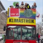 Luisa Neubauer Instagram - We fight we dance we fight we dance 💕#WirFahrenZusammen #FridaysForFuture