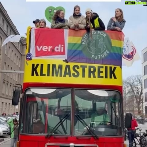 Luisa Neubauer Instagram - We fight we dance we fight we dance 💕#WirFahrenZusammen #FridaysForFuture