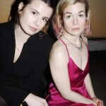 Luisa Neubauer Instagram - It’s not our revolution if we can’t dance, Berlinale Edition. 💕 Und dann (swipe) mussten wir auch schon wieder weiter. 😅 . . 📸 @lottermannfuentes