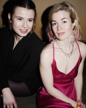 Luisa Neubauer Instagram - It’s not our revolution if we can’t dance, Berlinale Edition. 💕 Und dann (swipe) mussten wir auch schon wieder weiter. 😅
.
.
📸 @lottermannfuentes