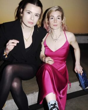 Luisa Neubauer Instagram - It’s not our revolution if we can’t dance, Berlinale Edition. 💕 Und dann (swipe) mussten wir auch schon wieder weiter. 😅
.
.
📸 @lottermannfuentes