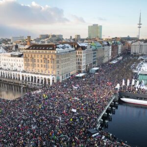 Luisa Neubauer Instagram - People should know about this. We will not let the right extremists, the fascists, the racist and misogynistic take over our democracy. This year, 50% of the world population will be asked to vote. And right wing forces are rising almost everywhere. And it’s no coincidence that it’s the fascists who - once in power - take away the rights of women, of nature, of migrants and queers. It’s all connected. So we stand up. And we will need you to join us. ♥️