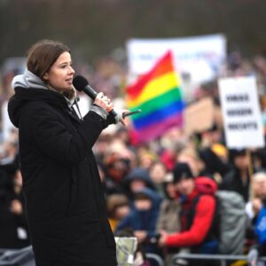 Luisa Neubauer Instagram - 3 Millionen Menschen auf Deutschlands Straßen. ♥️🔥
.
.
📸 @timtyson.xyz und @dominikbutzmann