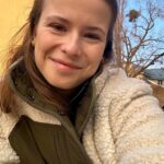 Luisa Neubauer Instagram - Ein riesen Missverständnis: Massendemonstrationen sind keine Pizza-Bestellung. Man wird nicht einmal laut und bekommt alles, was man will. Man steht auf, um die Hoffnung auf wirklichen Wandel wieder realistisch zu machen. ♥️