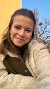 Luisa Neubauer Instagram - Ein riesen Missverständnis: Massendemonstrationen sind keine Pizza-Bestellung. Man wird nicht einmal laut und bekommt alles, was man will. Man steht auf, um die Hoffnung auf wirklichen Wandel wieder realistisch zu machen. ♥️