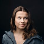 Luisa Neubauer Instagram - Luisa Neubauer „Hope is hard work. And lack of hope is a reason to act.“ #luisaneubauer #portraitphotography #portrait #climateactivist #fridaysforfuture