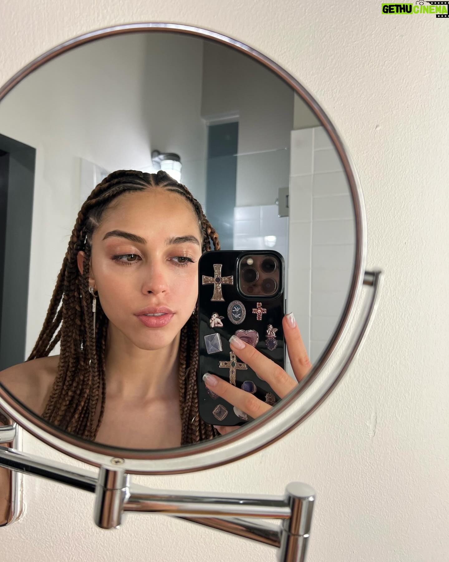 Luisa Rubino - 6.8K Likes - modo random modo trenzas modo freestyle bb 🍒