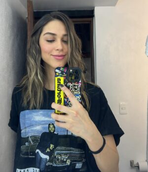 Luisa Rubino Instagram - hi 🐝