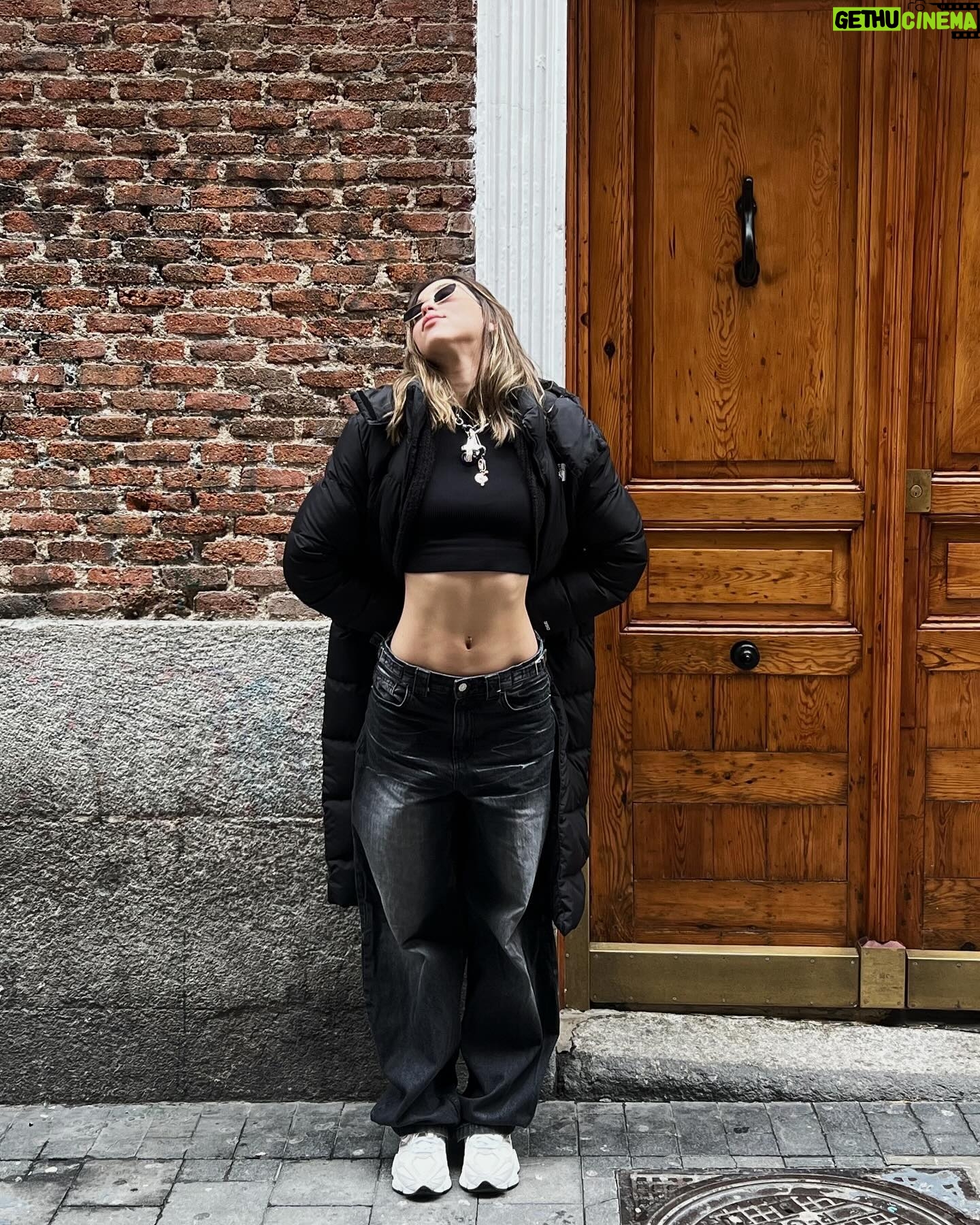 Luisa Rubino Instagram - me compré unas gafitas to guapas por 3€ gracias @babiblackbull