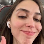 Luisa Rubino Instagram - -y bueno veinticinco. 🐝 25 añitos de ser yo, 25 de tener a Lourdes, esa que se pone la camiseta y gana todos los partidos. 25 años de no saber muy bien cómo va esto pero lo mismo surfearla, de amar a 120 sin temor a chocar y chocar pero sacudirme, continuar y seguir amando aún más fuerte. 25 de querer ser mejor, de cansarme de morder el polvo tantas veces pero mirar a mamá y saber que la Pisi lo puede todo. 25 años de risas, de amor, de vehemencia, de logros, de vida, vida pura. ✨ gracias a los que están, gracias también a los que ya no pero me hicieron crecer, gracias a mi carrera que me mantiene en pie, gracias a mi y gracias a las abejitas que vienen a saludarme algunas mañanas cuando estoy tomando mates en el balcón. ✨ 🩷🩷🩷 lovelovelovelovelove 🩷🩷🩷