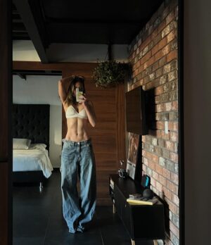 Luisa Rubino Instagram - hi 🐝
