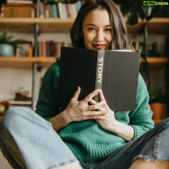 Luisa d'Oliveira Instagram - ANNOUNCEMENT! I'm starting a book club! A book club to FEED YOUR MIND. Awesome, non-fiction books to tickle your brain and bring some new ideas into you life. One book a month. We read. We talk. We grow. We repeat. I'll announce the book on the first of the month. Find your medium (hard copy, e-book, audiobook) and let's gooooooo! You can do it! I believe in you. Find the time. Feed your mind. #findthetime #feedyourmind #bookclub #feedyourmindbookclub 📸@theportraitsessions