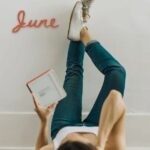 Luisa d'Oliveira Instagram - 📨 MESSAGE INCOMING 📨 June book: ATOMIC HABITS by James Clear Readers! Comment with a book emoji so that I know you're in! (You are now accountable if you fail to complete, I henceforth own your SOUL 😉) Follow @kobobooks to get in on the giveaway! More details soon. Expand the way you see yourself reader. 👋 @jamesclear #findthetime #feedyourmind #bookclub #feedyourmindbookclub #thekobolife
