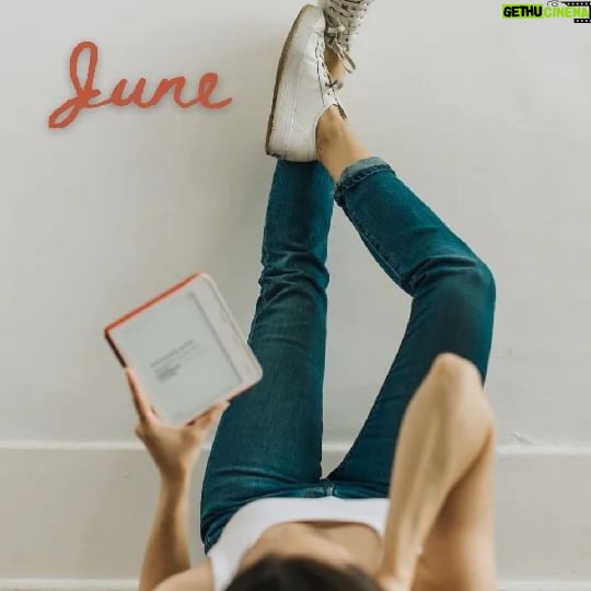 Luisa d'Oliveira Instagram - π¨ MESSAGE INCOMING π¨ June book: ATOMIC HABITS by James Clear Readers! Comment with a book emoji so that I know you're in! (You are now accountable if you fail to complete, I henceforth own your SOUL π) Follow @kobobooks to get in on the giveaway! More details soon. Expand the way you see yourself reader. π @jamesclear #findthetime #feedyourmind #bookclub #feedyourmindbookclub #thekobolife