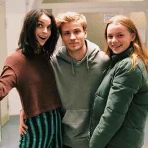 Luise Befort Instagram - TINA 🖤
War das eine schöneschöne Reise diesen Sommer- nächstes Jahr kommt #demhorizontsonah ins Kino! Freue mich schon sehr! @pantaleonfilms @studiocanal.de @demhorizontsonah.film 🌅🎬