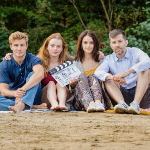 Luise Befort Instagram - TINA 🖤
War das eine schöneschöne Reise diesen Sommer- nächstes Jahr kommt #demhorizontsonah ins Kino! Freue mich schon sehr! @pantaleonfilms @studiocanal.de @demhorizontsonah.film 🌅🎬