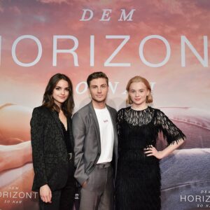 Luise Befort Instagram - Dem Horizont So Nah•
Danke für eine wunderbare Premierentour Köln,München&Berlin!
Ab dem 10.10. im Kino 🍿💥@demhorizontsonah.film #ad @studiocanal.de @pantaleonfilms 🎞🖤