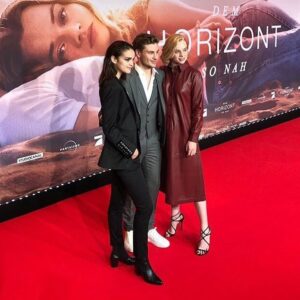 Luise Befort Instagram - Dem Horizont So Nah•
Danke für eine wunderbare Premierentour Köln,München&Berlin!
Ab dem 10.10. im Kino 🍿💥@demhorizontsonah.film #ad @studiocanal.de @pantaleonfilms 🎞🖤