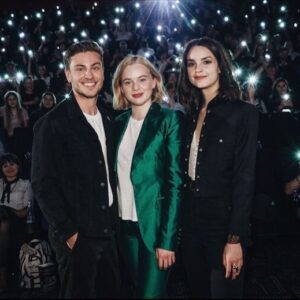 Luise Befort Instagram - Dem Horizont So Nah•
Danke für eine wunderbare Premierentour Köln,München&Berlin!
Ab dem 10.10. im Kino 🍿💥@demhorizontsonah.film #ad @studiocanal.de @pantaleonfilms 🎞🖤