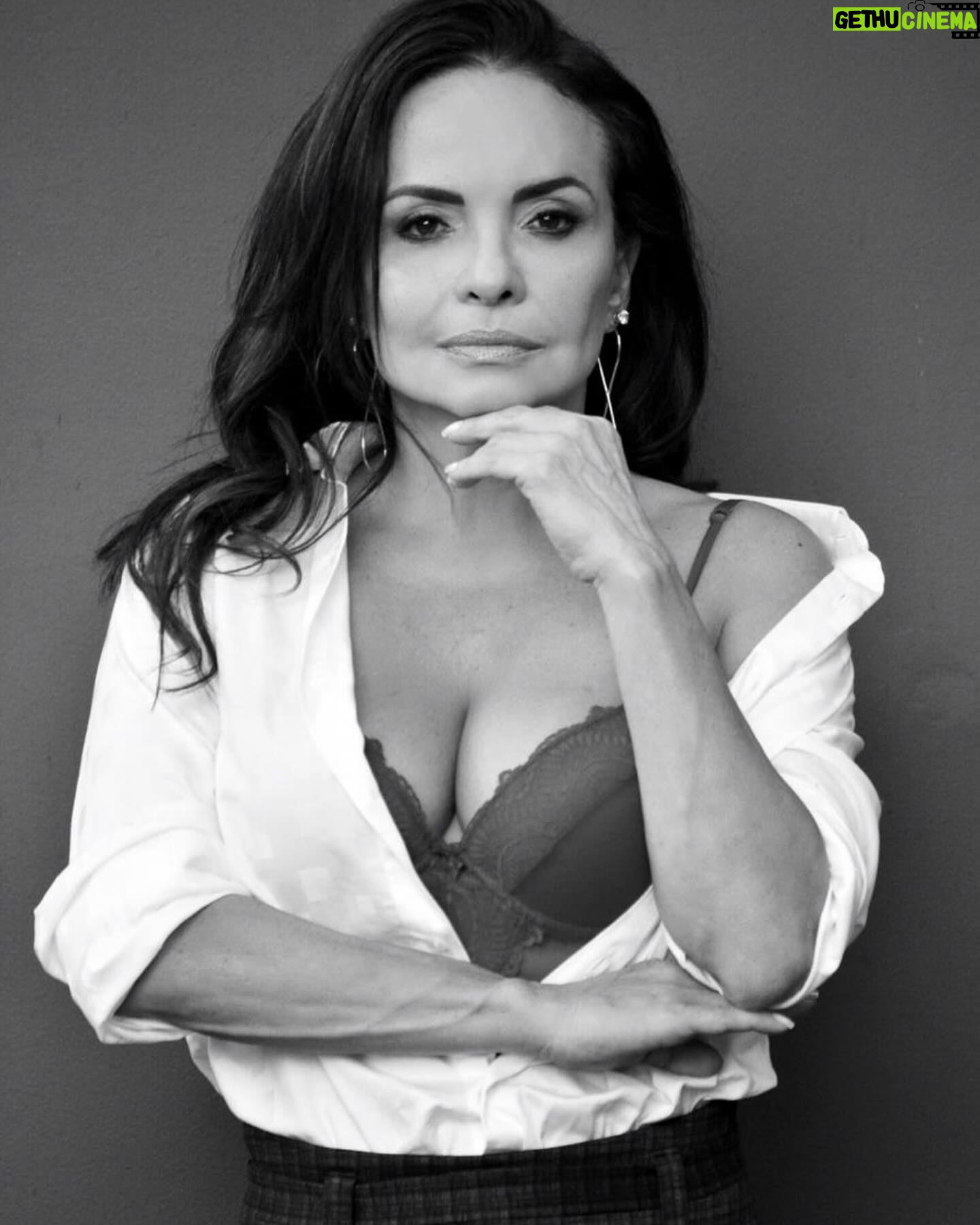 Luiza Tomé - 3.8K Likes - #tbt de um ensaio PB , aliás, amo fotos preto e branco .