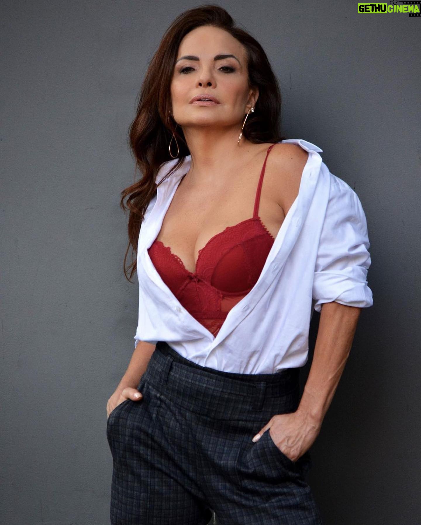 Luiza Tomé - 4.9K Likes - Feliz dia das mulheres ,e nada como nossa feminilidade e tantas conquistas como mulher ! Viva nós!!
#erasmocarlos
#tremendão 🙏🙌
#mulheresempoderadas
#diadamulher 🌹💕💕💕💕💕