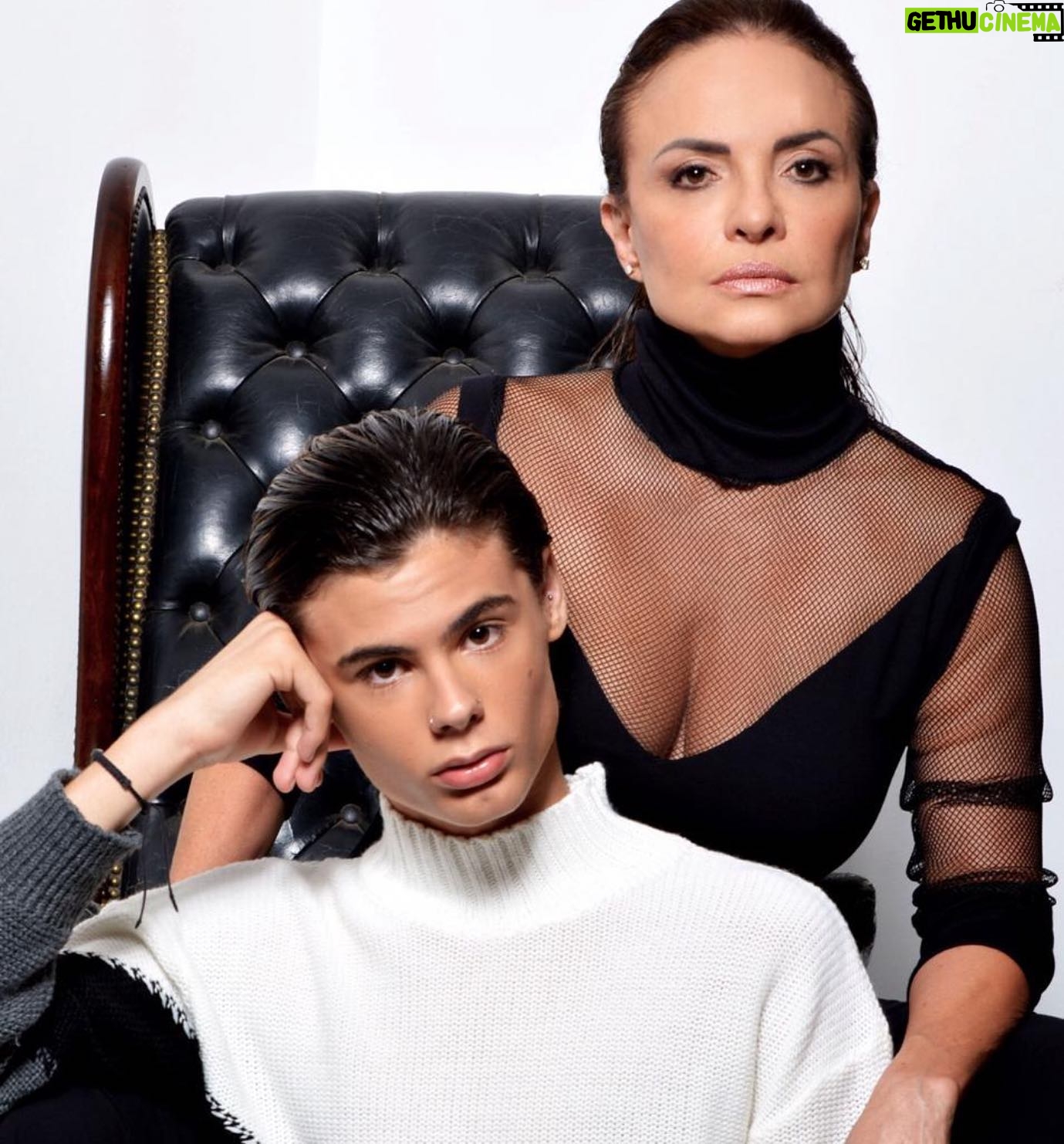 Luiza Tomé - 4.6K Likes - #tbt
Ensaio com filho 🥰
#amordemae