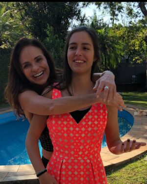 Luiza Tomé Instagram - Nova edição da anterior que apaguei  rssss
Razão da minha vida , família.
Amor incondicional , filhos 
#amordemãe 
#amordefilha 
#amor