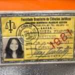 Luiza Tomé Instagram - Arrumando a papelada achei essa carteira de quando estava no 3o ano da faculdade de direito. #ᴛʙᴛ #faculdade