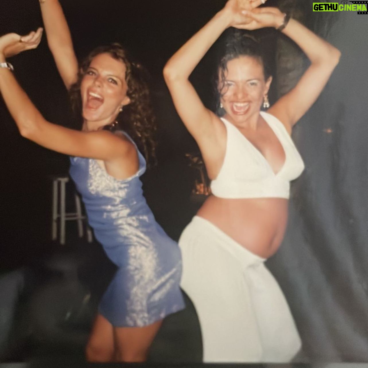 Luiza Tomé Instagram - #tbt de um réveillon em Buzios com minha amiga de tanto tempo . @myllachristieui . Grávida do meu primeiro filho , hoje com 24 anos♥️. . #reveillon . #búzios .