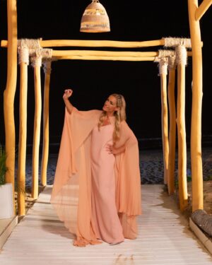 Luján Argüelles Instagram - Esta noche a las 22:00 @vayavacacionestv @telecincoes !!! Vamossss!!!! Toda la información de estilismo en @looks_vayavacacioneslujan !!!