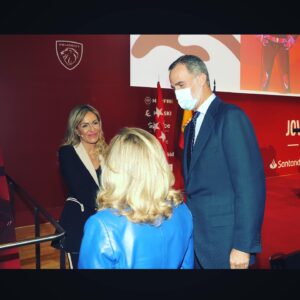 Luján Argüelles Instagram - Presentando el 30 aniversario de los Jóvenes Empresarios Españoles presidido por el Rey y en compañía de la Vicepresidenta Nadia Calviño. Fue una experiencia muy enriquecedora. #jovenes #futuro