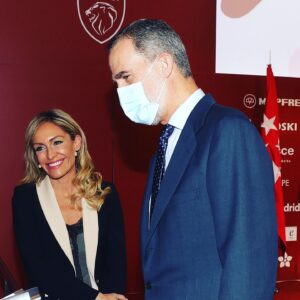 Luján Argüelles Instagram - Presentando el 30 aniversario de los Jóvenes Empresarios Españoles presidido por el Rey y en compañía de la Vicepresidenta Nadia Calviño. Fue una experiencia muy enriquecedora. #jovenes #futuro