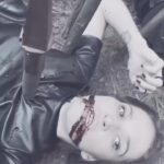 Lukerya Ilyashenko Instagram - Больше всего я люблю, когда врачи спрашивают: «А у вас не было стрессов в последнее время?». Или вот это «Старайтесь поменьше нервничать». Хочется затянуть ему фонендоскоп на шее потуже. Стрессов? Откуда, доктор? Кругом же, сука, благоденствие и покой, доброта висит в воздухе так густо, что можно черпать ложкой. Не жмет фонендоскоп, доктор? И даже если не брать в расчет дежурные ужасы этого лучшего из миров, моя частная жизнь тоже, знаете, не буддийский храм. Когда весь день на съемочной площадке плачешь, смеешься, стреляешь, ползаешь в грязи, мерзнешь и потеешь, в каком состоянии, доктор, я по-вашему прихожу домой? Короче, пора перестать удивляться, что у кого-то стресс, признать это нормальной частью нашей жизни и думать, что с ним делать. Первый ответ – это, конечно, добавки - магний и витамин В6. В принципе, работает. Вам любой скажет, что без них сейчас никак, осталось только выбрать саму баночку. Я сейчас пью магний с витамином В6 для борьбы со стрессом от бренда 4fresh HEALTH. Там дозировка нормальная, и, судя по эффекту, не крашеные опилки. Я стала спокойнее, я стала спокойнее, я стала спокойнее… И собираюсь оставаться такой, пока кто-нибудь не спросит, нет ли у меня стресса! Заказать БАДы 4fresh HEALTH можно на любом маркетплейсе и на сайте 4fresh.ru. Магний B6 покупала на WB, артикул 151335188.