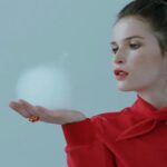 Lukerya Ilyashenko Instagram – Я заебалась быть/казаться счастливой. Мне тревожно. Мне хуево. Я не веселая, я не в «ресурсе», мать его, или как оно там сейчас называется. Я не хочу играть в эту social media игру, делать вид что всё заебись. Я никогда не нравилась себе внешне больше, чем сейчас, я никогда не была профессионально реализованнее, больше чем сейчас. Всё же круто, скажет кто-то, «Охуевшая Джульетта». А я скажу, что видимо счастье не из этого складывается. Из чего – не знаю. И не узнаю, я заканчиваю с его поисками. С этот момента я просто ворчливое, унылое, недовольное говно. Приятно познакомиться!