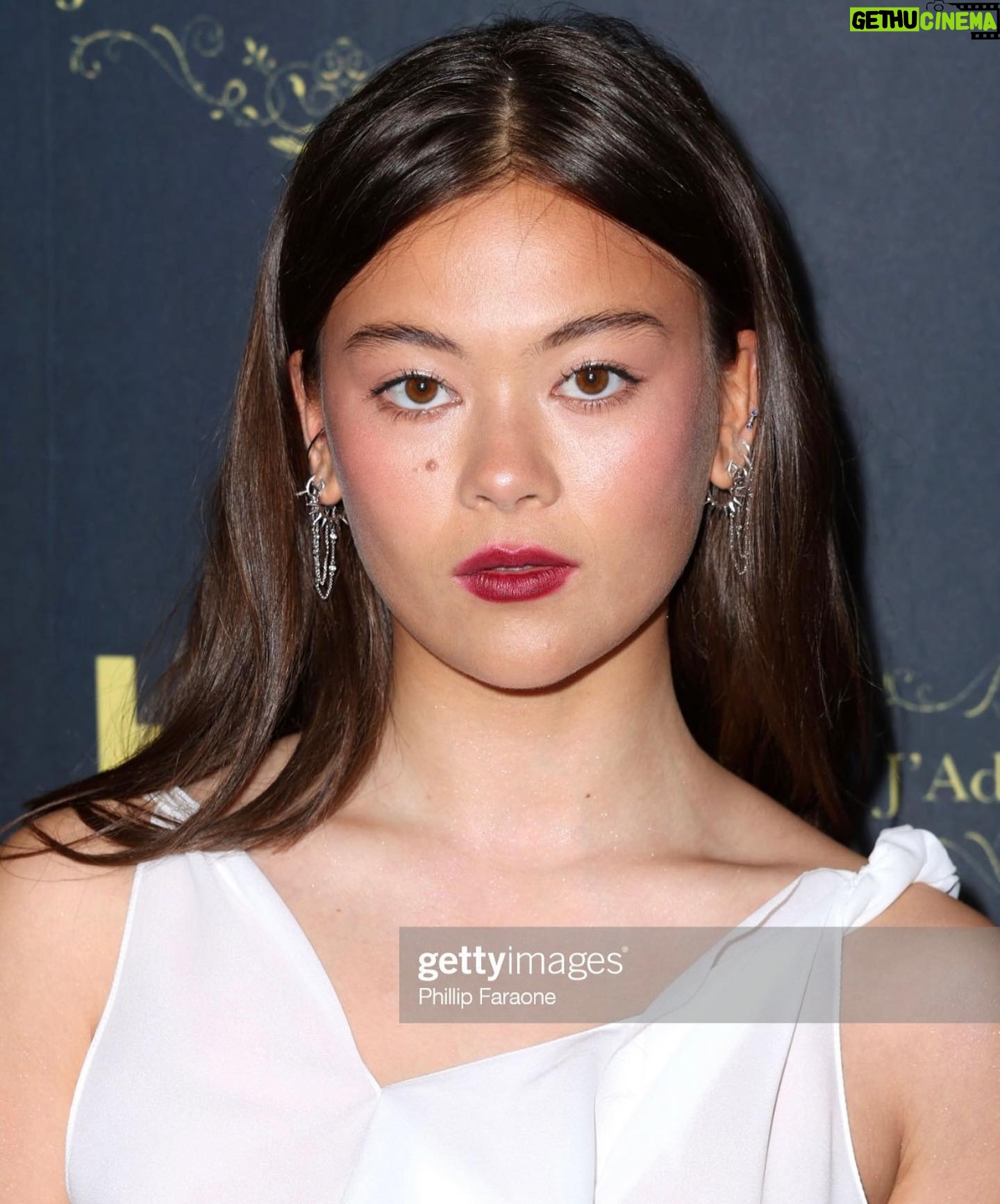 Lukita Maxwell - 3 Likes - had the loveliest night presenting best director at the HCAs with @christabmiller MY QUEEN.
thank you @commission_official for dressing me xx
styling : @cryoungin
hair: @dereksyuen
mu: @amberdmakeup
jewels: @mariatash @aliweissjewelry @hirotakajewelry
<3 @marlafarrell @stephanievkazanjian