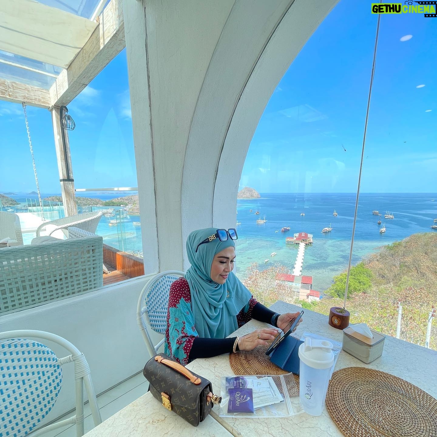 Lulu Zakaria - 590 Likes - Bismillah … menabur terus kebaikan apapun hasil nya … Insyaa ALLAH tetap semangat meraih RidhoNYA… dan Manfaatnya buat semua kesayangan 💜 MasyaaAllah
Melihat CiptaanNYA yg luar biasa indahnya di Pulau Labuan Bajo mengantarkan Hati makin Yakin akan KebesaranNYA… semoga tidak ada sedikitpun rasa tinggi hati ato sombong dg apa yg kita punya dan kita raih … Rasa Syukur Nikmat yg harus ku tanamkan padaku n anak2ku…we’re nothing Without YOU…
Ya Robb 🙏🏻☺️ semua Karena Allah Subhanahu Wa Ta’ala Maha Baik MasyaaAllah Tabarakallah Alhamdulillah 💝💝💜💝💝
#TripLabuanBajo
#November2023
#TripThreeOfUs
#quiarivibes
#quiarishake
#quiarienergy
#quiariprimegel
#quiari
#Alhamdulillah
#MasyaaAllahTabarakallah