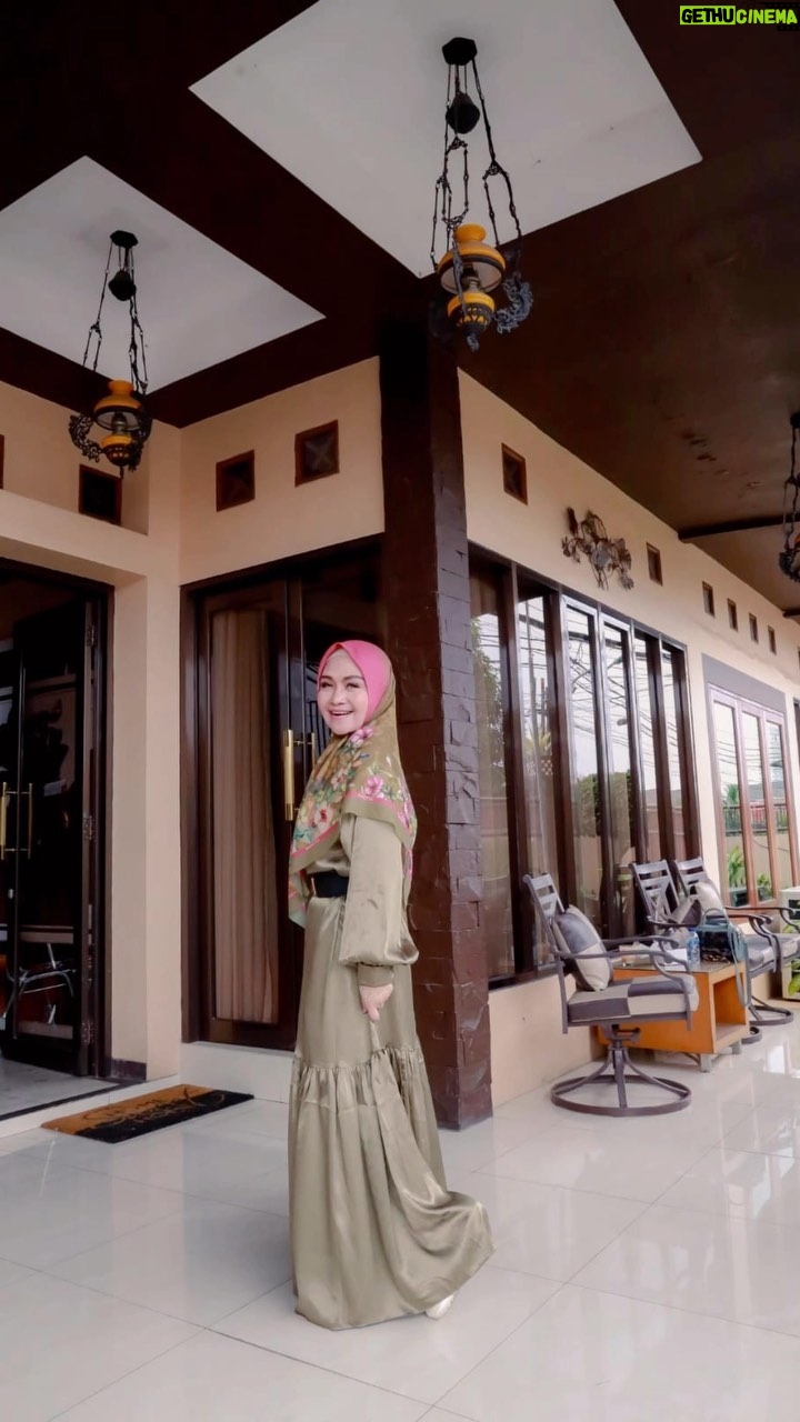 Lulu Zakaria - 188 Likes - Bismillahirrohmanirrohiim..
Dress dan scarf cantik dari @baenettahouse_new design sahabat cantiiik @sumee_sandrata .. bismillah berkah dan sukses ya sayang . MasyaaAllah Tabarakallah ini awalan di paki tuk bersholawatan smg mkin berkah dan Cinta Baginda Rasulullah Sholallahu Alaihi Wassalam 💖💝
📸 by @ferdygeraldphotography
#timsolawatmtriyyadushsholihin
#sholawatprawedd
#Alhamdulillah
#MasyaaAllahTabarakallah
#latepost