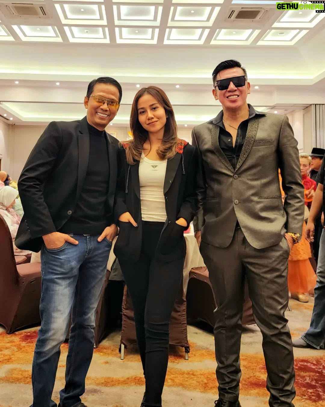 Lulu Zakaria - 615 Likes -