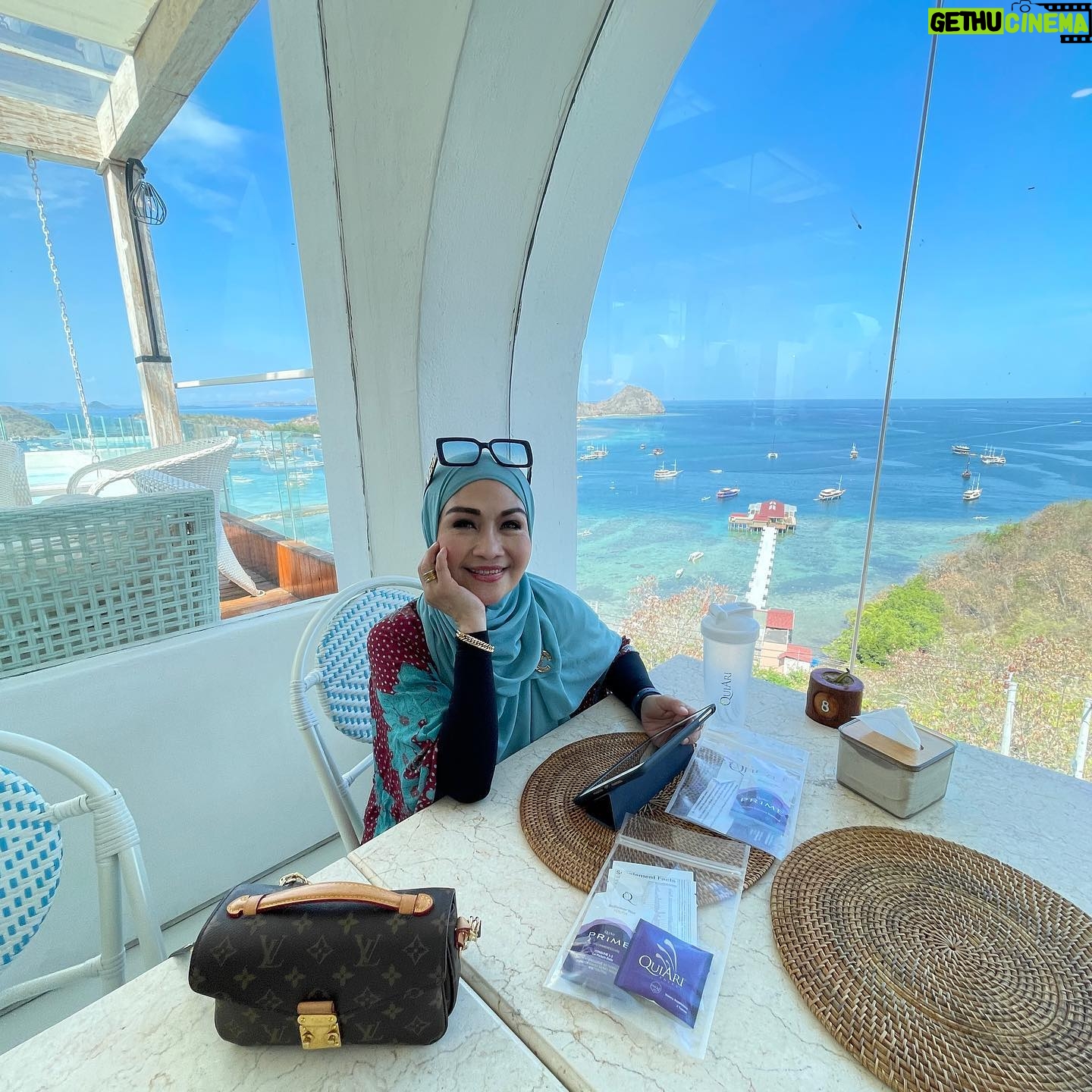 Lulu Zakaria - 590 Likes - Bismillah … menabur terus kebaikan apapun hasil nya … Insyaa ALLAH tetap semangat meraih RidhoNYA… dan Manfaatnya buat semua kesayangan 💜 MasyaaAllah
Melihat CiptaanNYA yg luar biasa indahnya di Pulau Labuan Bajo mengantarkan Hati makin Yakin akan KebesaranNYA… semoga tidak ada sedikitpun rasa tinggi hati ato sombong dg apa yg kita punya dan kita raih … Rasa Syukur Nikmat yg harus ku tanamkan padaku n anak2ku…we’re nothing Without YOU…
Ya Robb 🙏🏻☺️ semua Karena Allah Subhanahu Wa Ta’ala Maha Baik MasyaaAllah Tabarakallah Alhamdulillah 💝💝💜💝💝
#TripLabuanBajo
#November2023
#TripThreeOfUs
#quiarivibes
#quiarishake
#quiarienergy
#quiariprimegel
#quiari
#Alhamdulillah
#MasyaaAllahTabarakallah