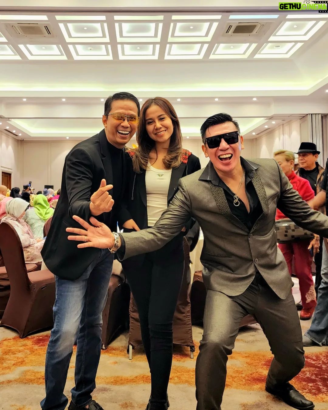 Lulu Zakaria - 615 Likes -