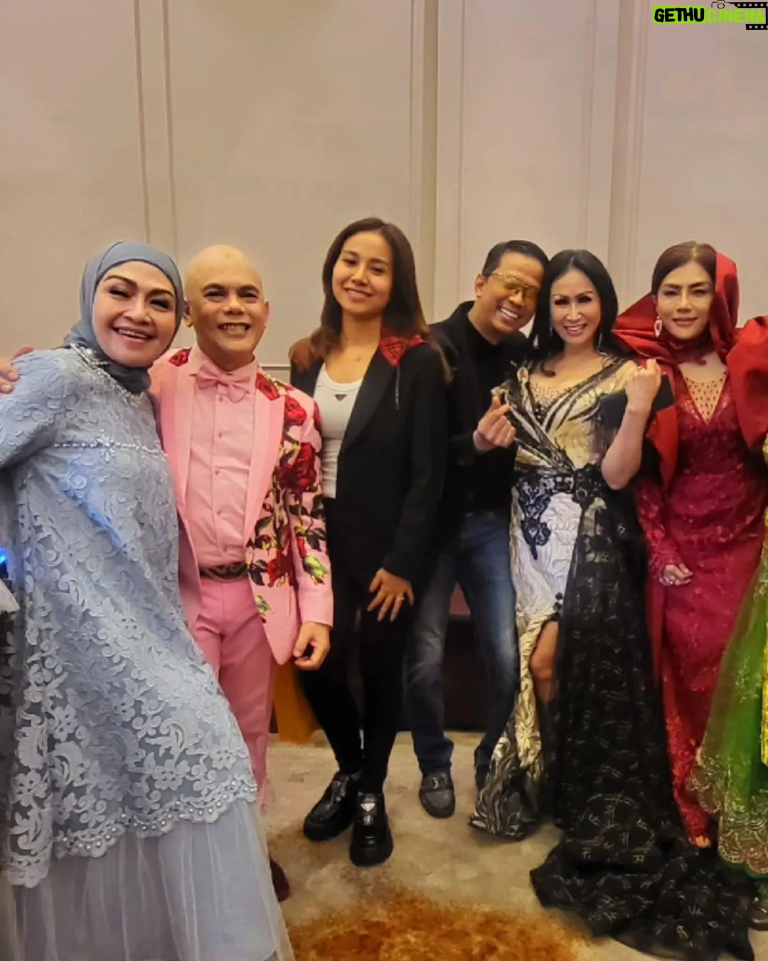 Lulu Zakaria - 615 Likes -