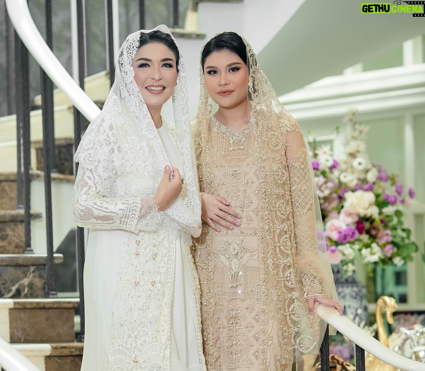 Lulu Zakaria - 398 Likes - Doa dan Tasyakuran 4 bulan Kehamilan Bumil Cantik Debby kesayangan Mama @dewibamsoet bersama @group_solawat_riyadussolihin nya Teteh @lucky_resha
bismillah semoga Semua Doa Doa yg di panjatkan dg iringan Sholawat Di ijabah Allah Subhanahu Wa Ta’ala Aamiin Allahuma Aamiin
📸📷 @fhidayani
#doadantasyakuran
#debbydannurul
#timsolawatmtriyyadushsholihin
#dewibamsoet
#Alhamdulillah
#masyaallahtabarakallah
