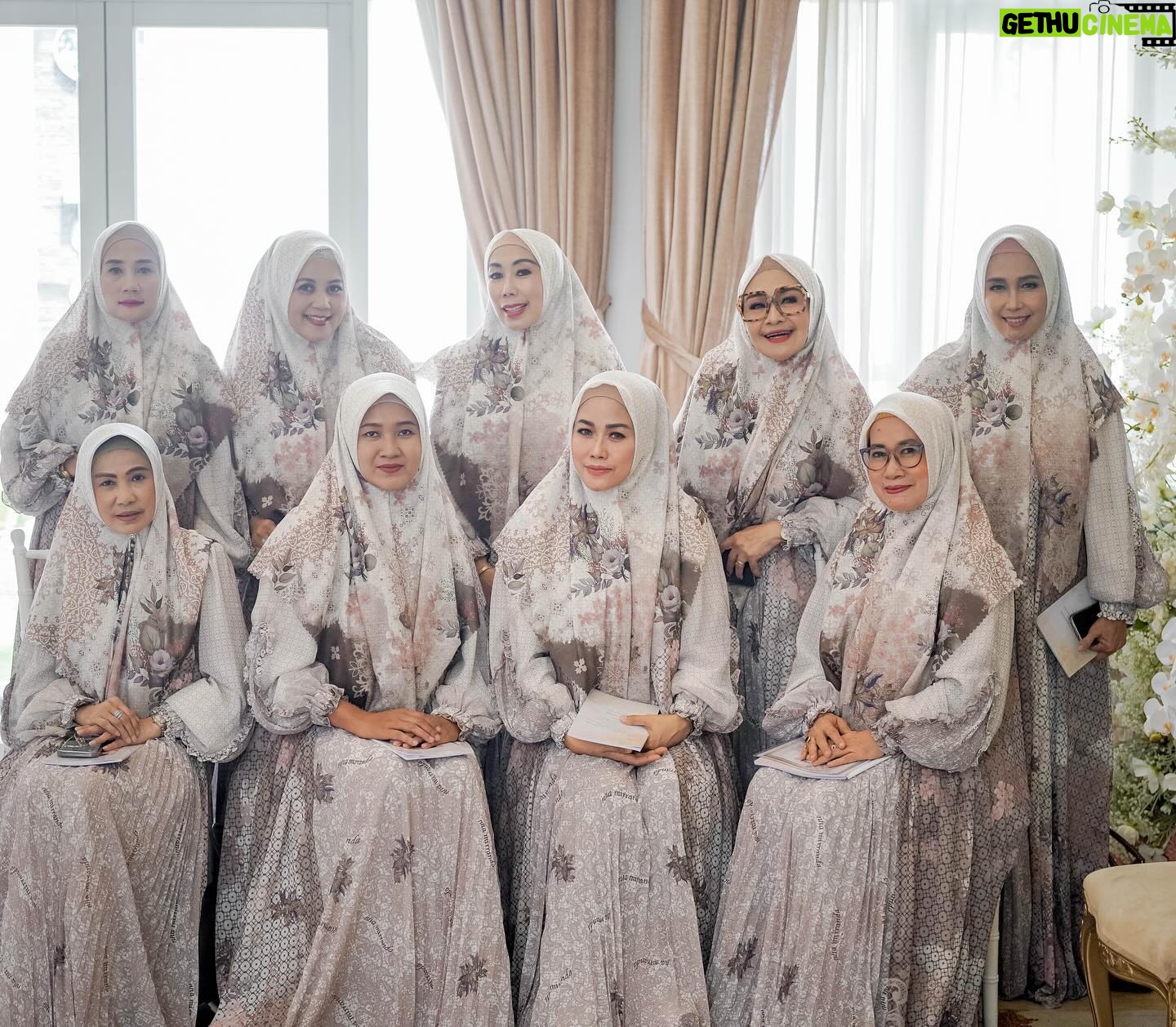 Lulu Zakaria - 398 Likes - Doa dan Tasyakuran 4 bulan Kehamilan Bumil Cantik Debby kesayangan Mama @dewibamsoet bersama @group_solawat_riyadussolihin nya Teteh @lucky_resha
bismillah semoga Semua Doa Doa yg di panjatkan dg iringan Sholawat Di ijabah Allah Subhanahu Wa Ta’ala Aamiin Allahuma Aamiin
📸📷 @fhidayani
#doadantasyakuran
#debbydannurul
#timsolawatmtriyyadushsholihin
#dewibamsoet
#Alhamdulillah
#masyaallahtabarakallah