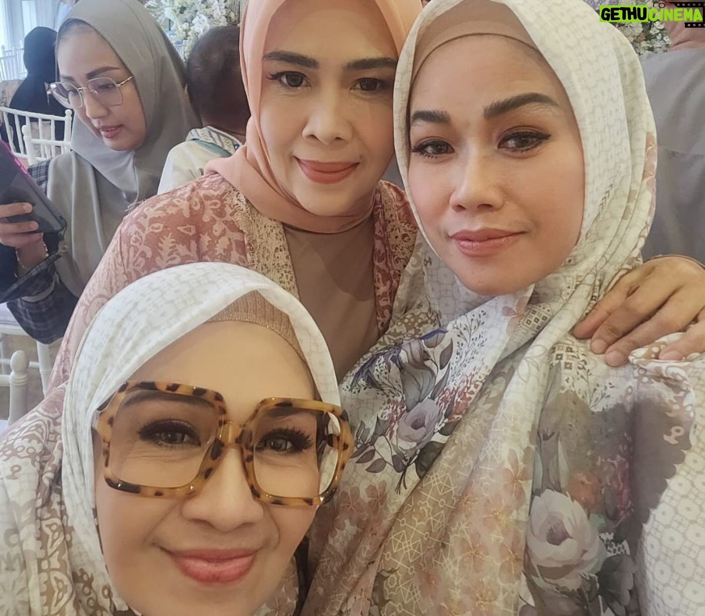 Lulu Zakaria - 398 Likes - Doa dan Tasyakuran 4 bulan Kehamilan Bumil Cantik Debby kesayangan Mama @dewibamsoet bersama @group_solawat_riyadussolihin nya Teteh @lucky_resha
bismillah semoga Semua Doa Doa yg di panjatkan dg iringan Sholawat Di ijabah Allah Subhanahu Wa Ta’ala Aamiin Allahuma Aamiin
📸📷 @fhidayani
#doadantasyakuran
#debbydannurul
#timsolawatmtriyyadushsholihin
#dewibamsoet
#Alhamdulillah
#masyaallahtabarakallah