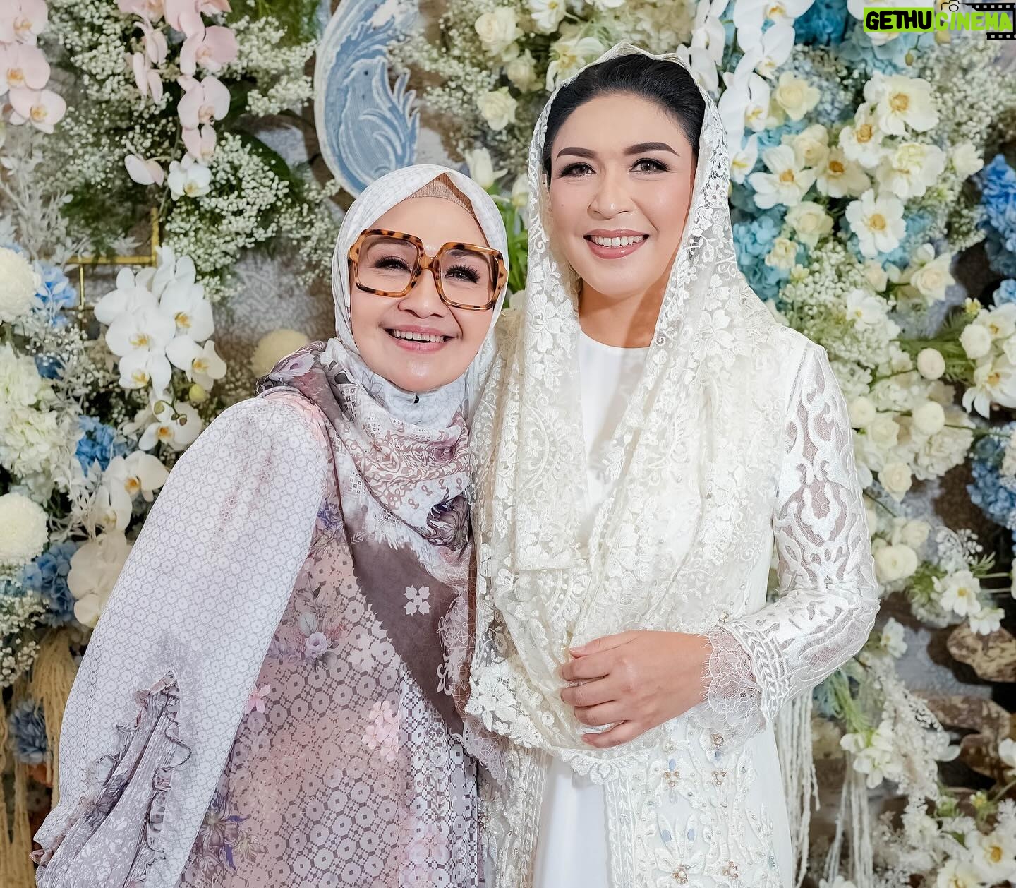 Lulu Zakaria - 398 Likes - Doa dan Tasyakuran 4 bulan Kehamilan Bumil Cantik Debby kesayangan Mama @dewibamsoet bersama @group_solawat_riyadussolihin nya Teteh @lucky_resha
bismillah semoga Semua Doa Doa yg di panjatkan dg iringan Sholawat Di ijabah Allah Subhanahu Wa Ta’ala Aamiin Allahuma Aamiin
📸📷 @fhidayani
#doadantasyakuran
#debbydannurul
#timsolawatmtriyyadushsholihin
#dewibamsoet
#Alhamdulillah
#masyaallahtabarakallah